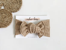 Load image into Gallery viewer, Wicker (Waffle)

