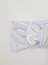 Load image into Gallery viewer, White velvet
